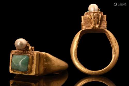 BYZANTINE GOLD RING WITH EMERALD AND PEARL INSERTS