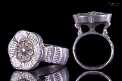 HEAVY MEDIEVAL SILVER FLORAL-SHAPED RING