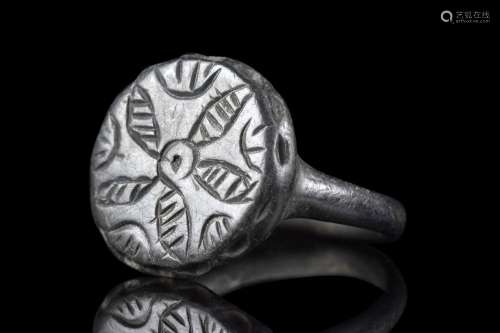 BYZANTINE BRONZE RING WITH FLORAL PATTERN