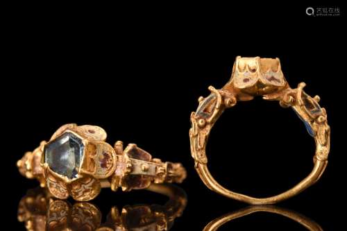 RENAISSANCE GOLD RING WITH STONE