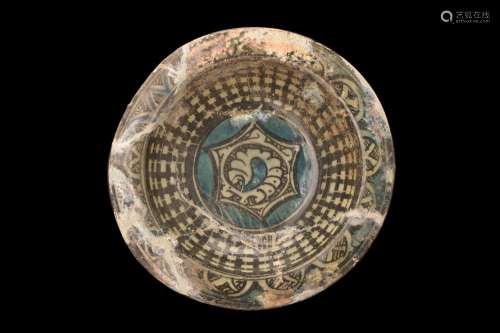 MAMLUK FRITWARE BOWL WITH CONCENTRIC DECORATION