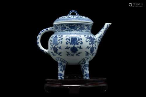 CHINESE BLUE AND WHITE BAJIXIANG EWER WITH "EIGHT AUSPI...