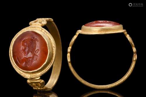ROMAN GOLD RING WITH DIANA INTAGLIO