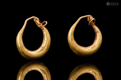 A PAIR OF HELLENISTIC GOLD BOAT-SHAPED EARRINGS