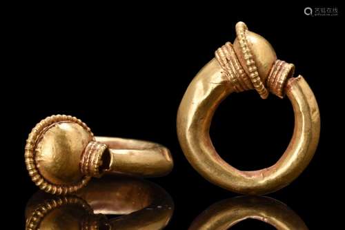 ETRUSCAN GOLD TRUMPET-SHAPED EARRING