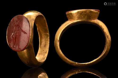 ROMAN GOLD INTAGLIO RING WITH STANDING MINERVA