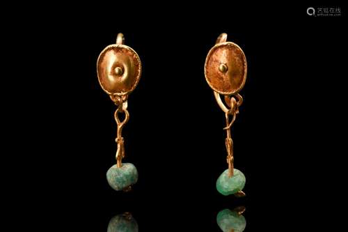 A PAIR OF ROMAN GOLD EARRINGS