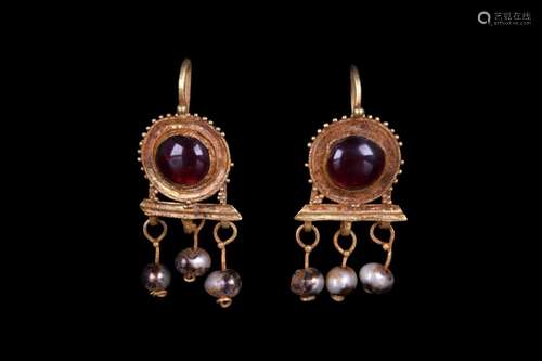 ROMAN GOLD PAIR OF EARRINGS WITH PEARL DANGLES