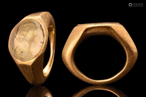 HEAVY ROMAN GOLD INTAGLIO RING WITH JULIA DOMNA POIRTRAIT