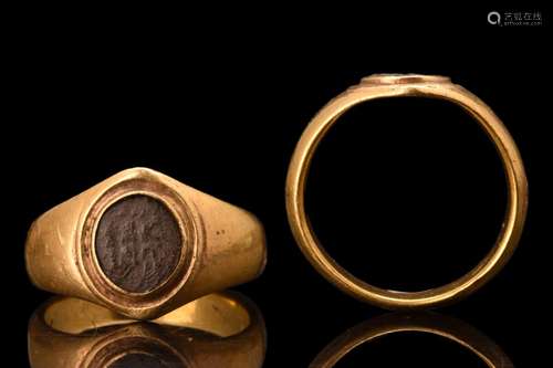 SOLID ROMAN GOLD RING WITH SILVER INLAY