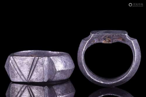 SOLID ROMAN SILVER RING WITH DECORATION