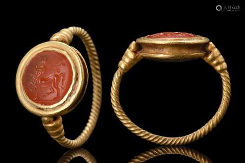 RARE ROMAN GOLD RING WITH CENTAUR INTAGLIO