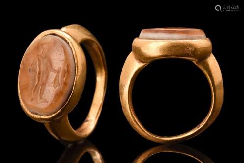 ROMAN GOLD RING WITH MERCURY INTAGLIO