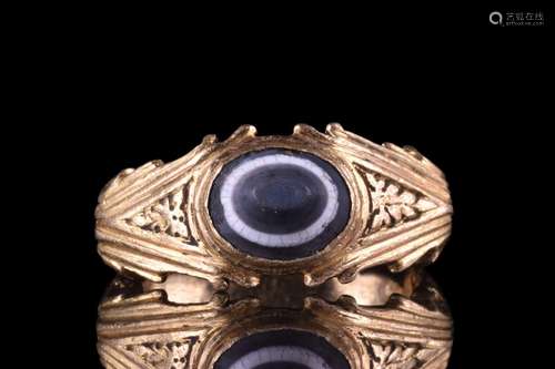 ROMAN BANDED AGATE GOLD "EYE" RING