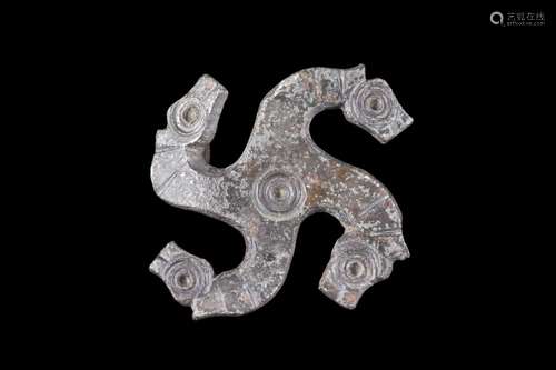 ROMAN BRONZE SWASTIKA BROOCH WITH HORSE HEADS