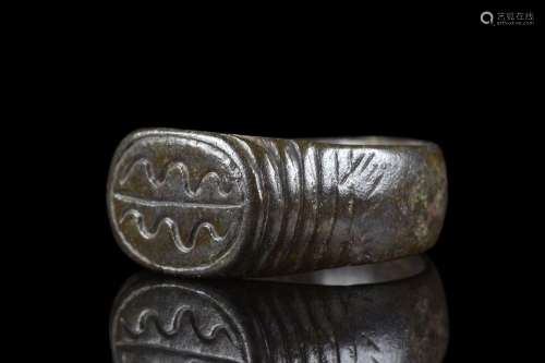 ROMAN BRONZE RING WITH STYLISED SNAKES