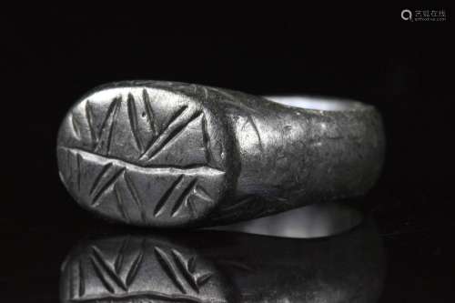 ROMAN BRONZE RING WITH ABSTRACT PATTERN