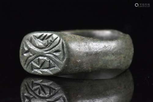 ROMAN BRONZE RING WITH ABSTRACT PATTERN