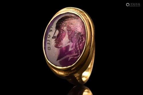 STUNNING NEO-CLASSICAL GOLD RING WITH AMETHYST INTAGLIO