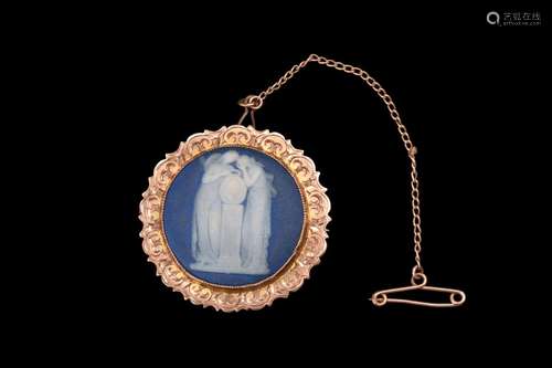 NEOCLASSICAL GOLD BROOCH WITH MOURNING GODDESSES CAMEO