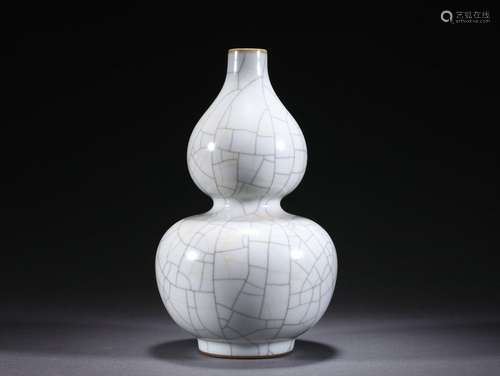 A Ge-ware Crackle Double Gourds Vase