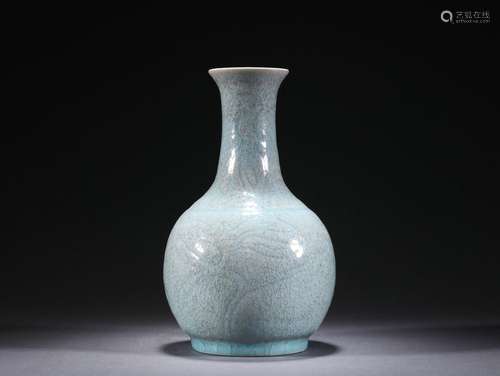 A Ge-ware Crackle Bottle Vase