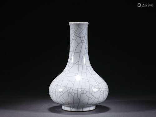 A Guan-ware Crackle Vase