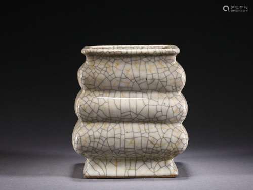 A Ge-ware Crackle Vessel