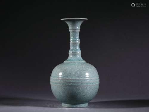 A Ru-ware Crackle Bottle Vase