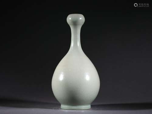 A Ru-ware Bottle Vase