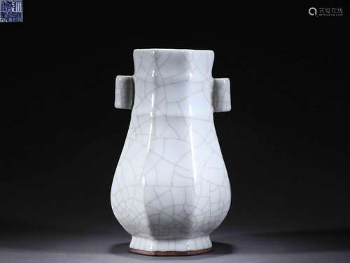 A Ge-ware Crackle Arrow Vase