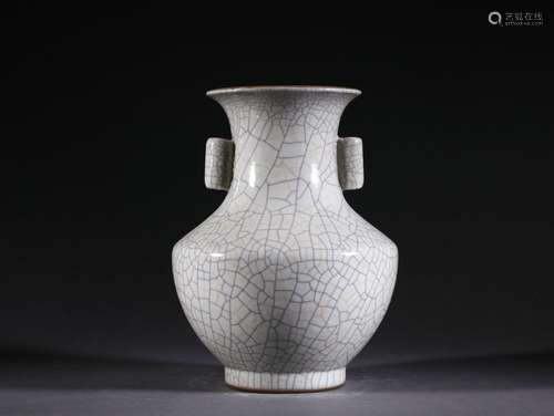 A Ge-ware Crackle Vase