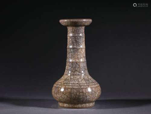 A Ge-ware Crackle Bottle Vase