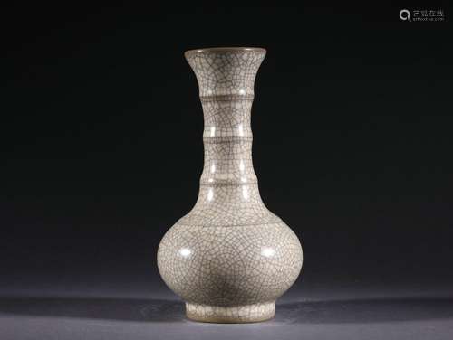 A Ge-ware Crackle Bottle Vase