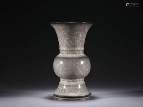 A Ge-ware Crackle Beaker Vase Gu