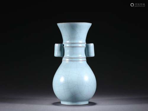 A Ru-ware Crackle Vase