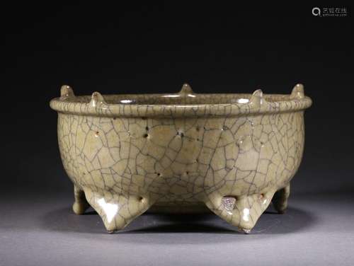 A Ge-ware Crackle Censer