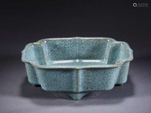 A Ru-ware Crackle Narcissus Bowl