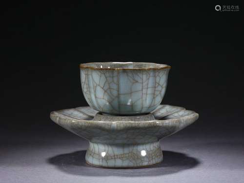 A Guan-ware Crackle Cup and Tray