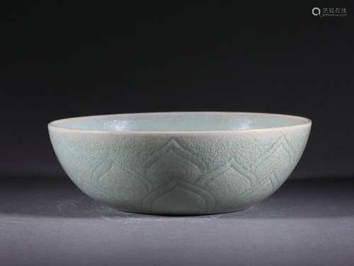 An Incised Ru-ware Bowl