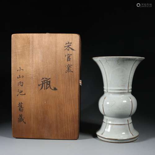 A Guan-ware Crackle Beaker Vase Gu