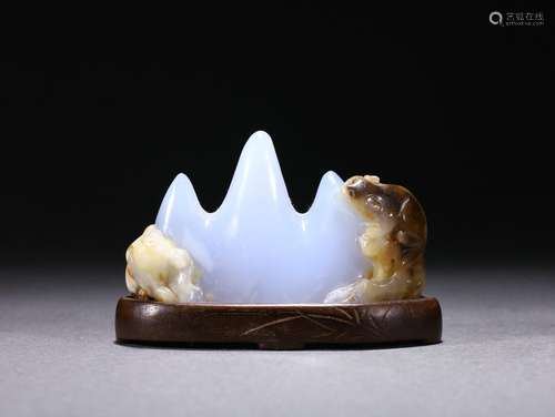 A Carved Agate Brushrest