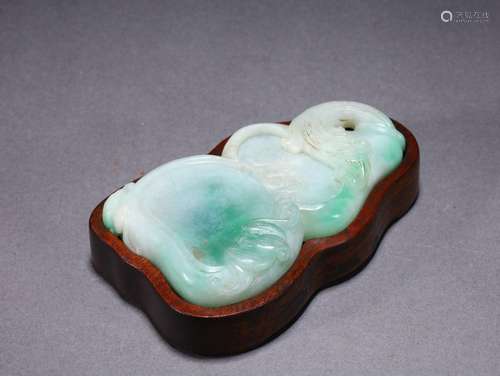 A Carved Agate Wataerpot