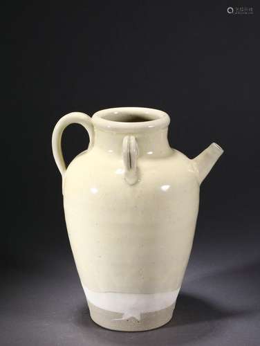 A White Glaze Holding Pot