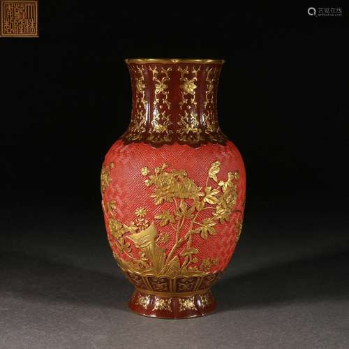 A Imitation Lacquer Carved Gold Flower Pattern Vase