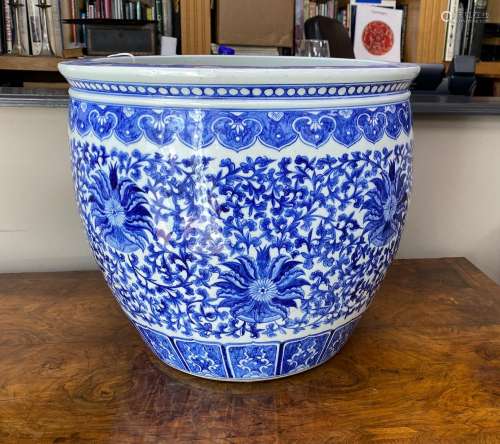 A 20th century Chinese blue and white jardiniere, diameter 4...