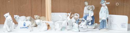 A collection of Lladro bears, ducks figurines and plaques (2...