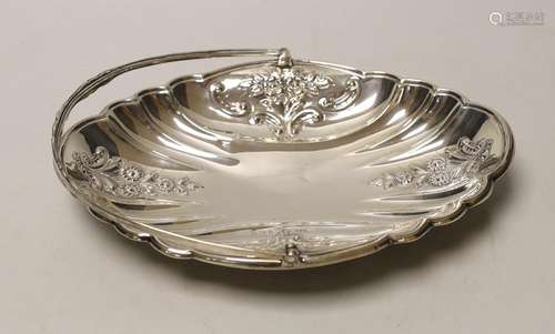 An Edwardian silver shallow fruit basket, William Henry Spar...