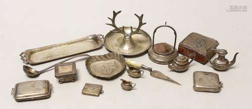 A small quantity of sundry collectable silver including a mo...