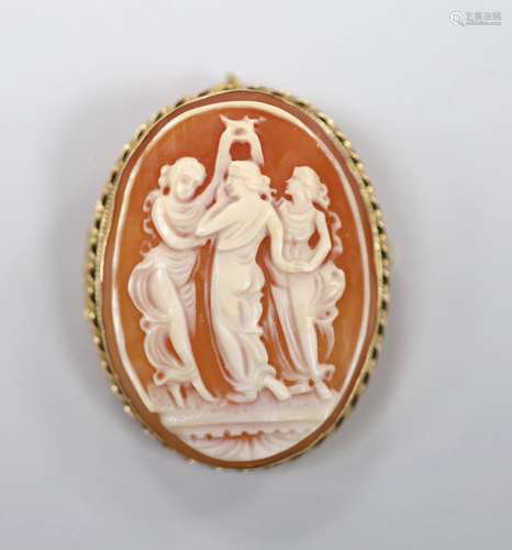 A modern 9ct gold mounted oval cameo shell pendant brooch, c...